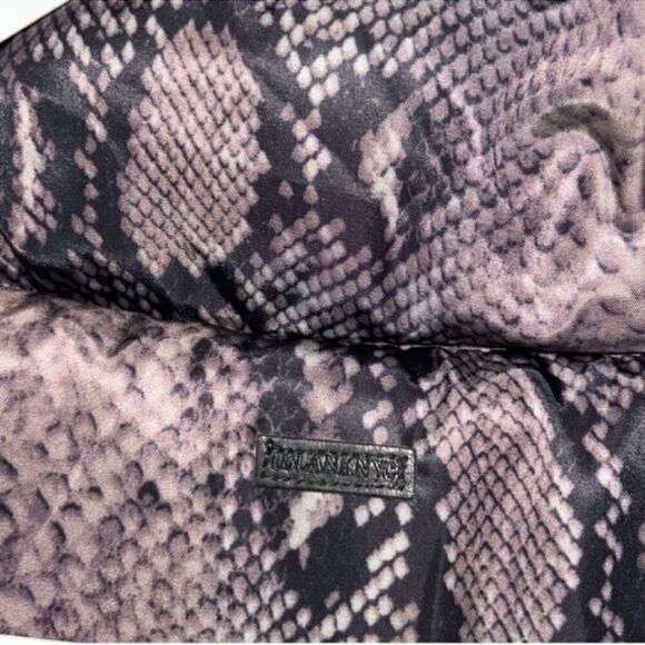 BLANK NYC Reversible Brown & Black Puffer
Coat/Jacket(Size Large) - Picture 9 of 10